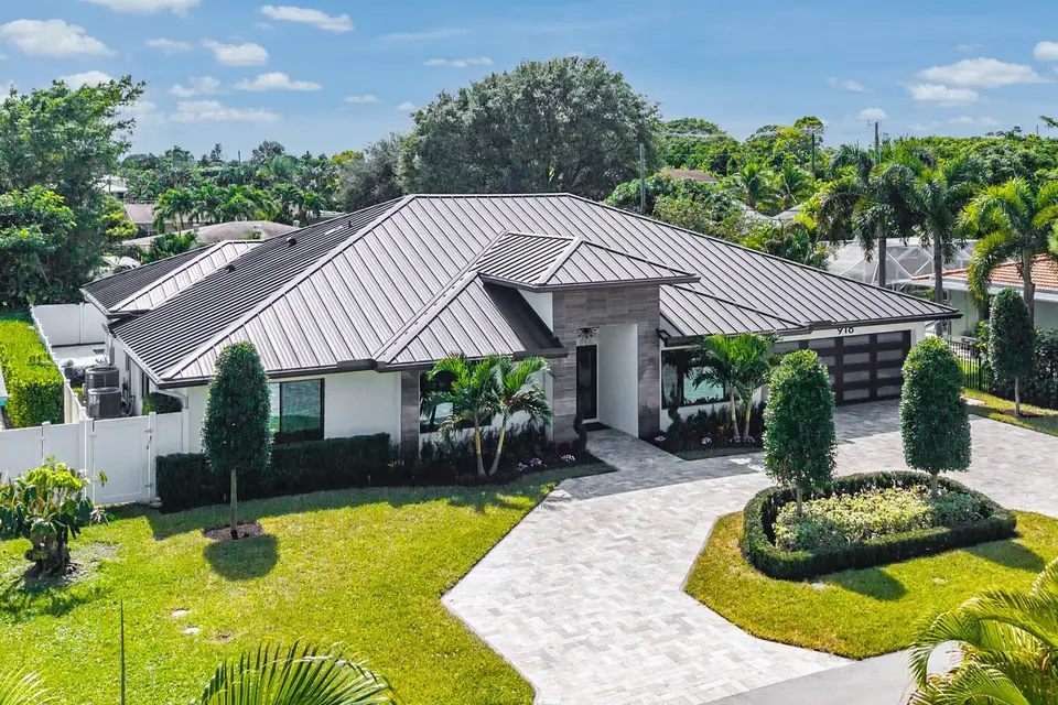 918 SW 28th Avenue, Boynton Beach, FL 33435