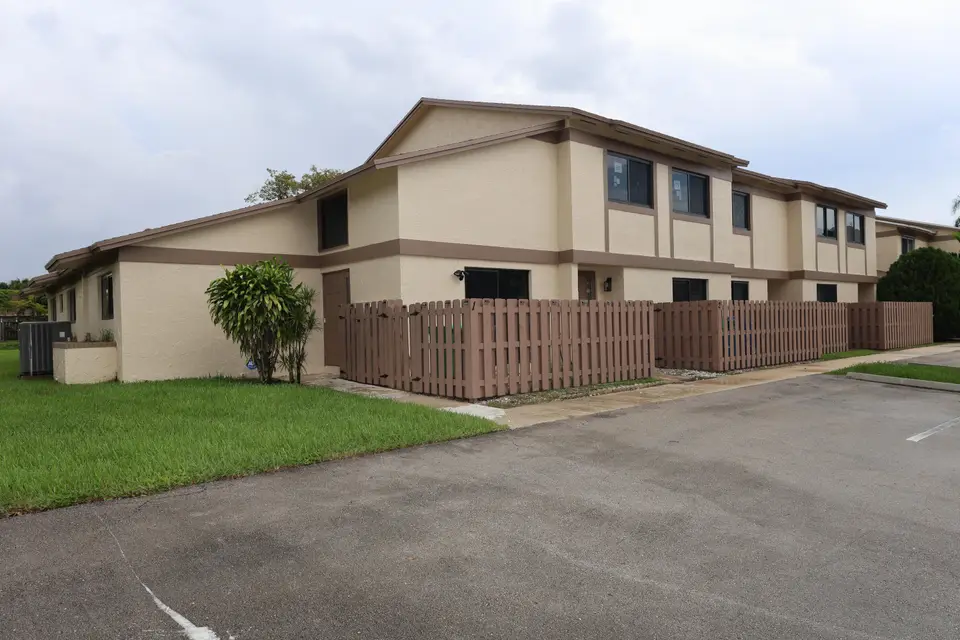 10675 NW 30th Place 2, Sunrise, FL 33322