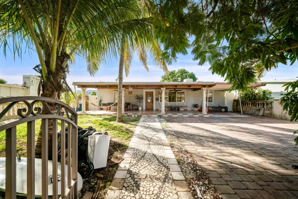 1020 FOREST Court, West Palm Beach, FL 33405