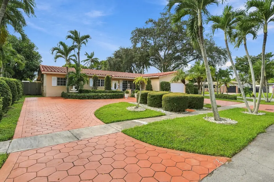 8670 NW 19TH Street, Pembroke Pines, FL 33024