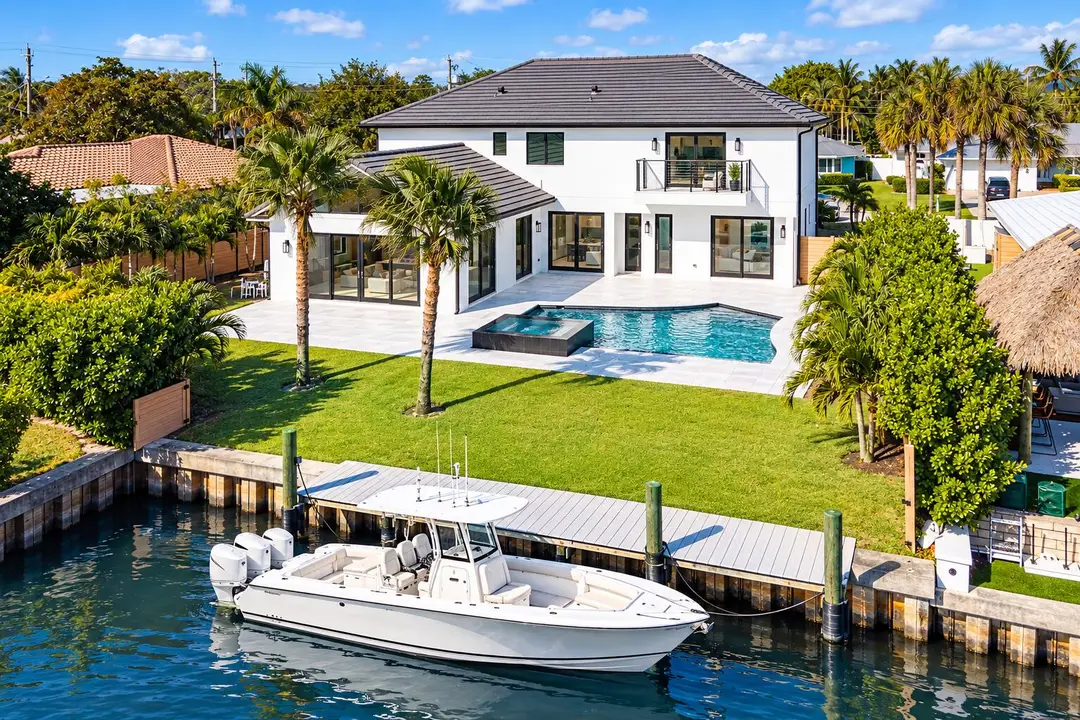 8 LEEWARD Circle, Tequesta, FL 33469