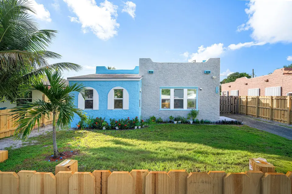 120 NW 4TH Avenue, Boynton Beach, FL 33435