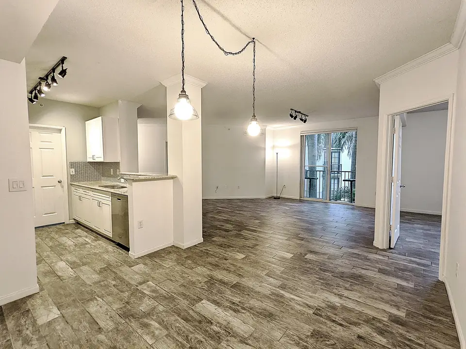 630 S SAPODILLA Avenue 308, West Palm Beach, FL 33401