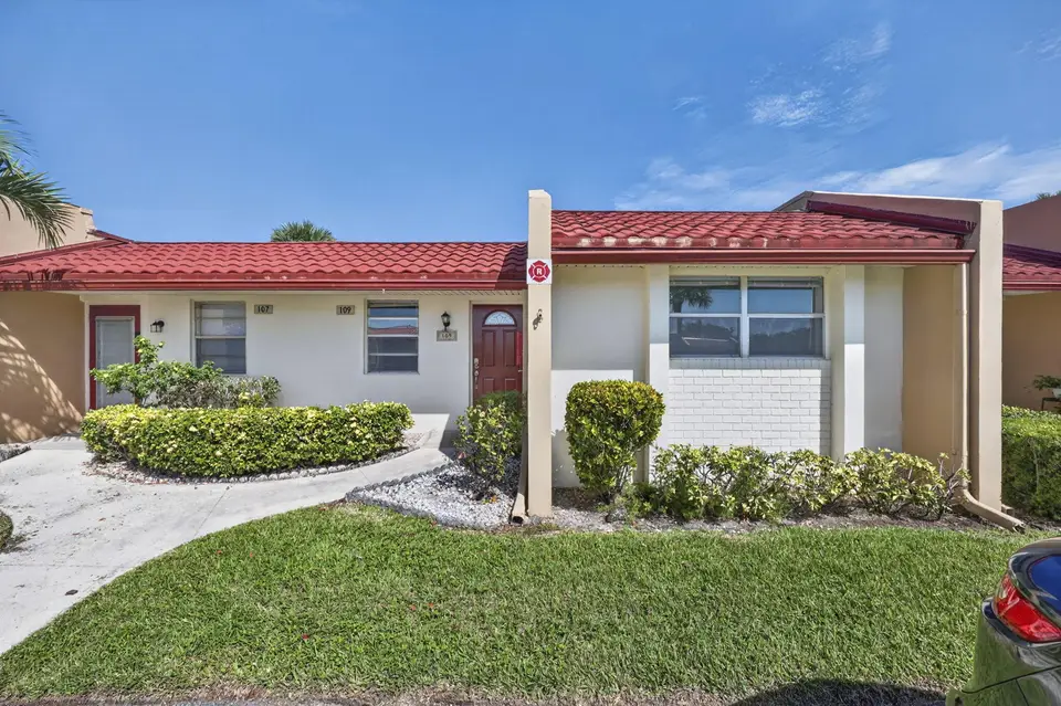 109 LAKE BARBARA Drive, West Palm Beach, FL 33411