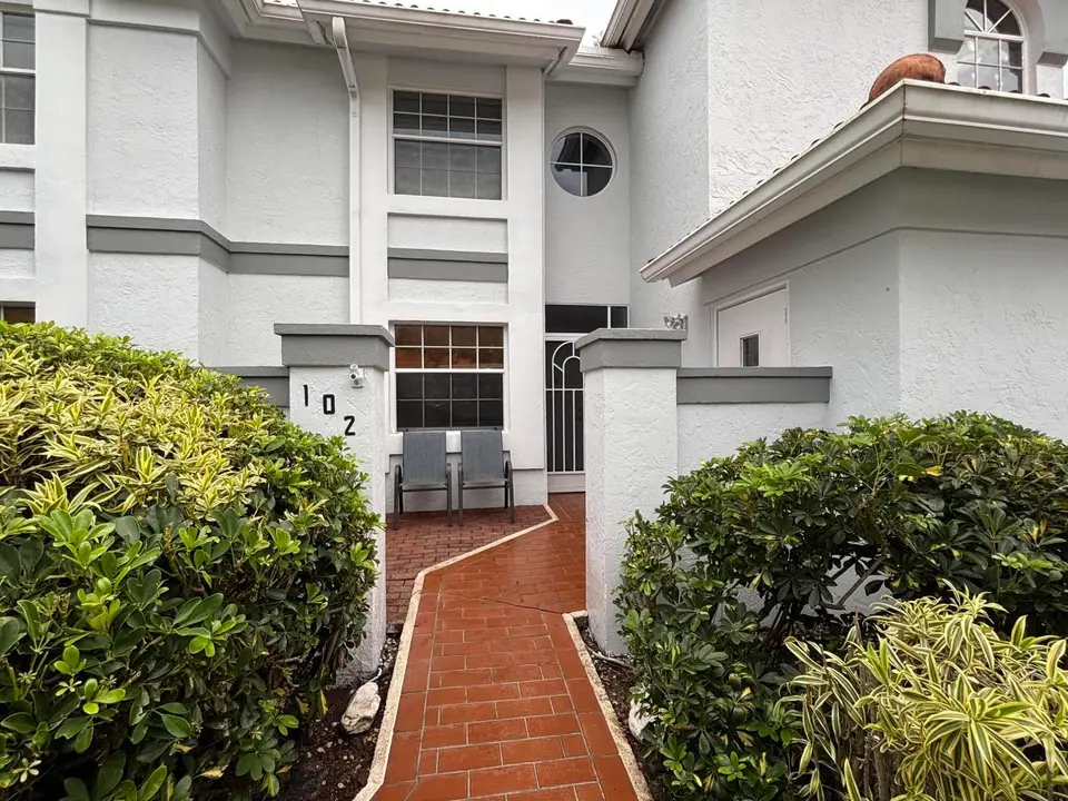 9927 Seacrest Circle 102, Boynton Beach, FL 33437