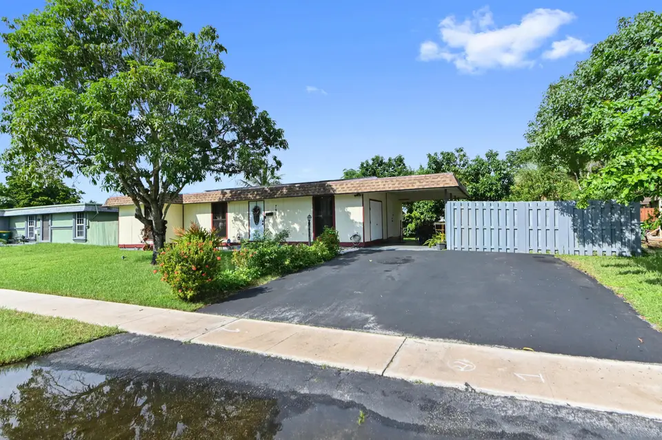 7903 NW 69TH Avenue, Tamarac, FL 33321