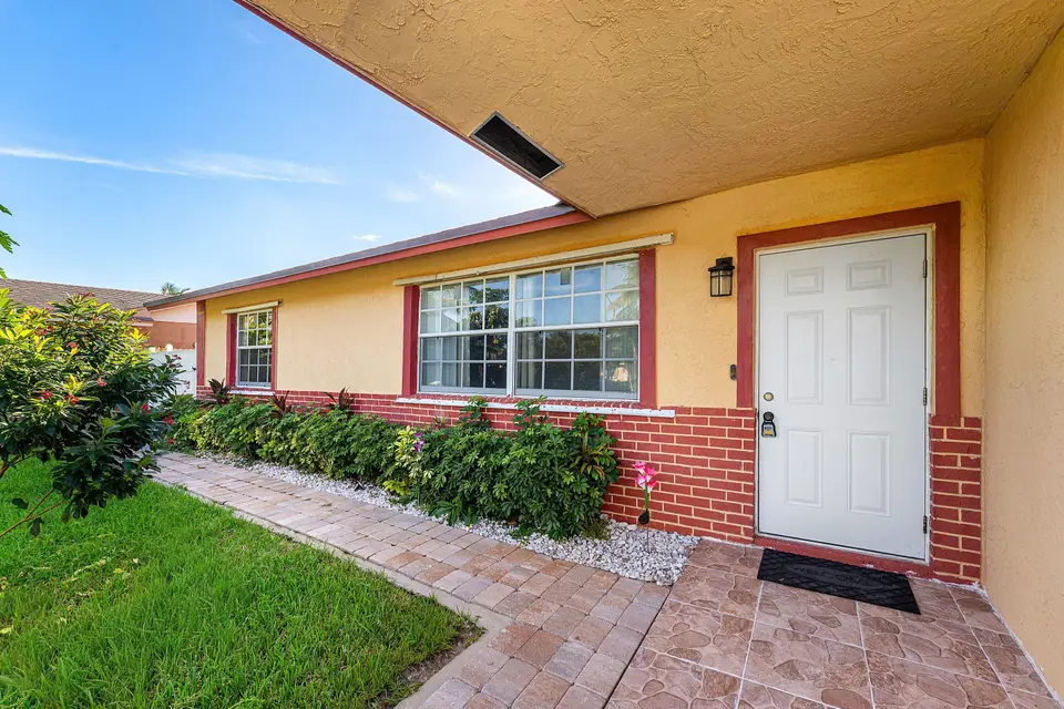 2861 NE 5th Court, Boynton Beach, FL 33435