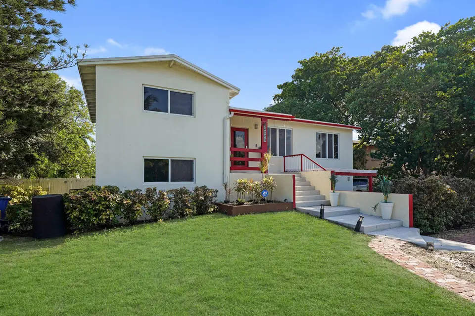 220 NW 42ND Street, Oakland Park, FL 33309