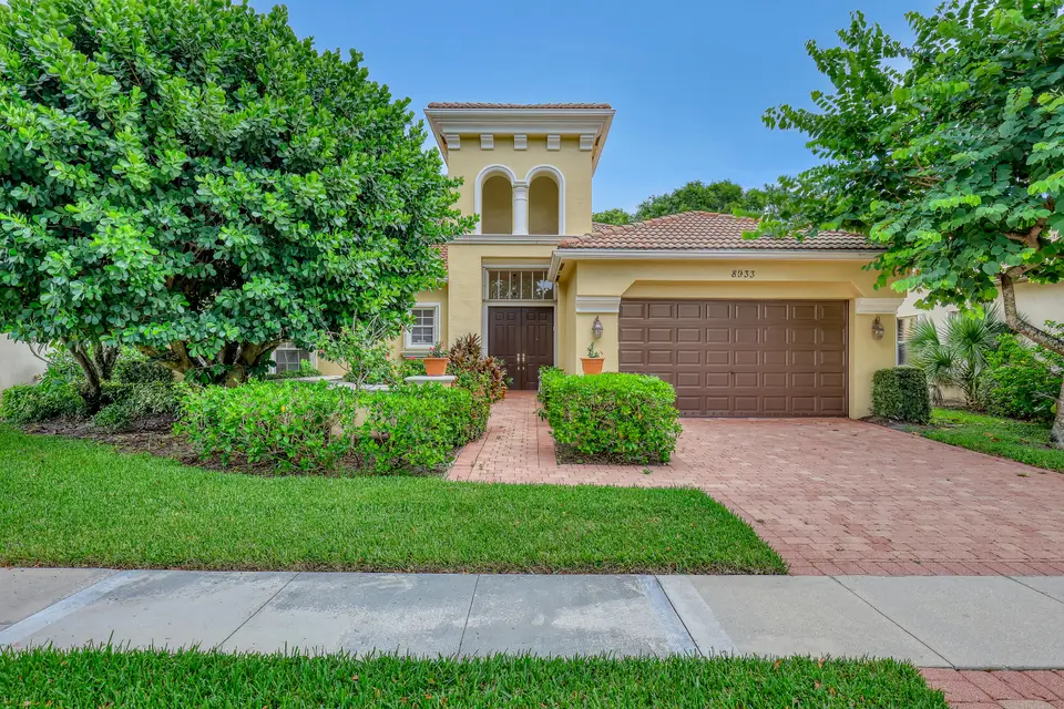 8933 Via Brilliante, Wellington, FL 33411