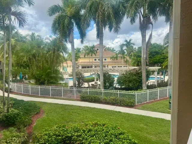 6426 EMERALD DUNES Drive 206, West Palm Beach, FL 33411