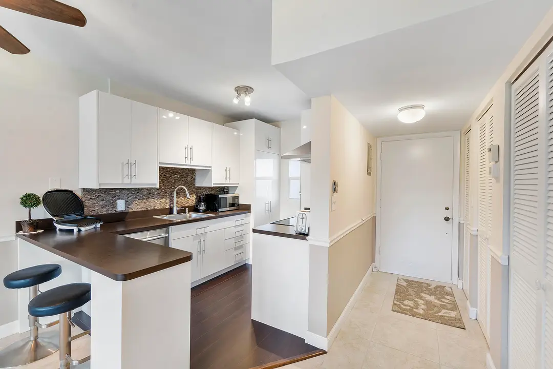 5401 NW 2nd Ave U322_024