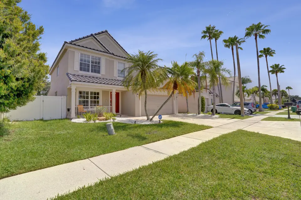 5884 N PLUM BAY Parkway, Tamarac, FL 33321