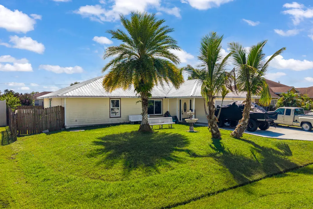 426 SW SEAFLOWER Terrace, Port St. Lucie, FL 34984