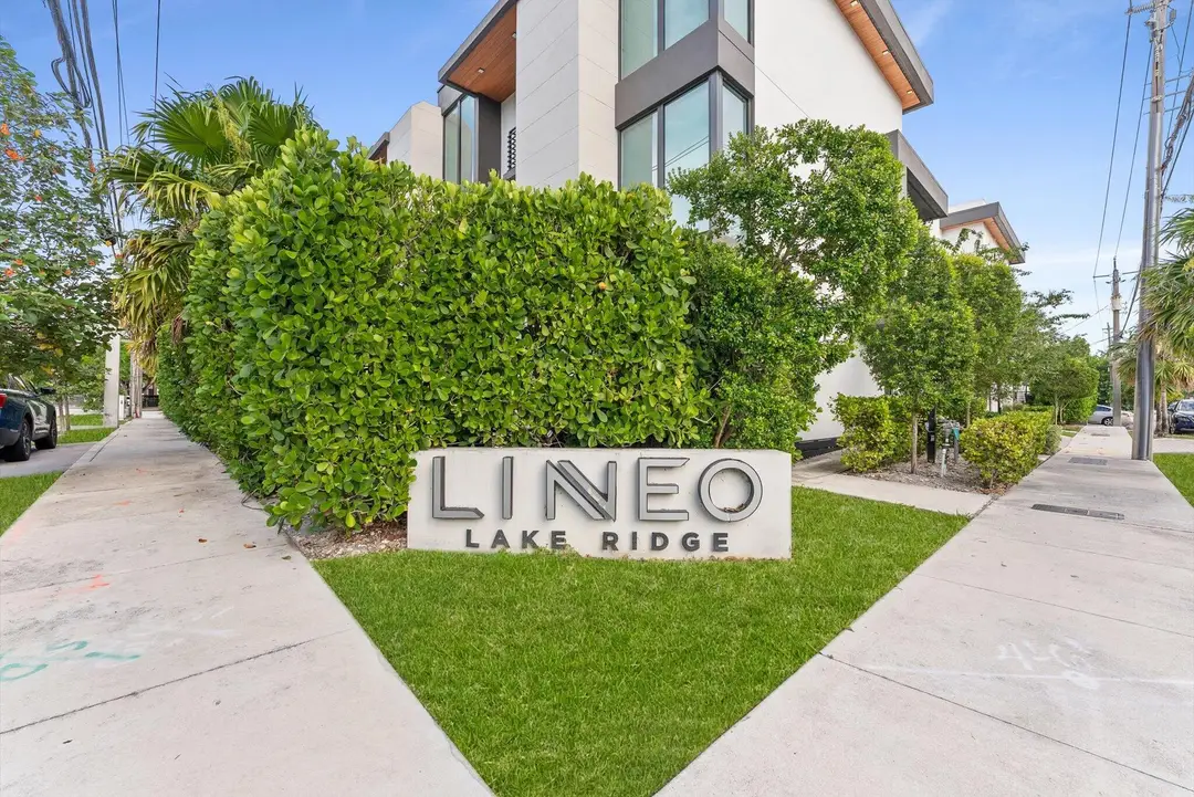 1048 N VICTORIA PARK Road, Fort Lauderdale, FL 33304