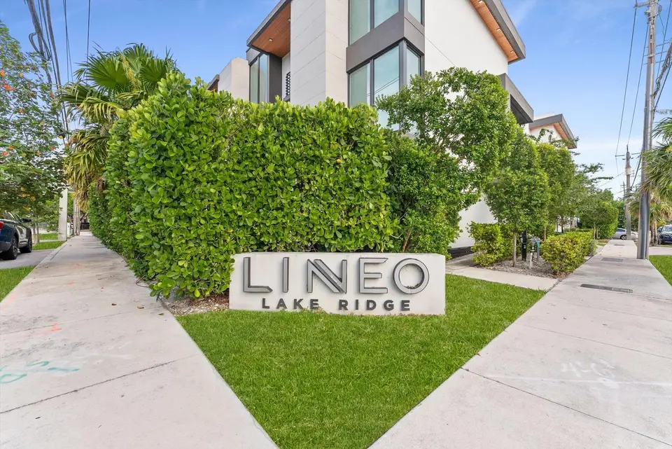 1048 N VICTORIA PARK Road, Fort Lauderdale, FL 33304
