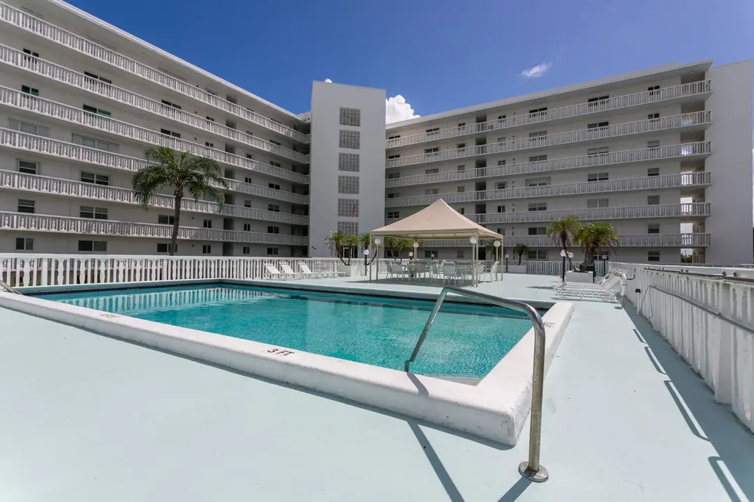 301 Lake Shore Drive Apt 409, Lake Park, FL 33403