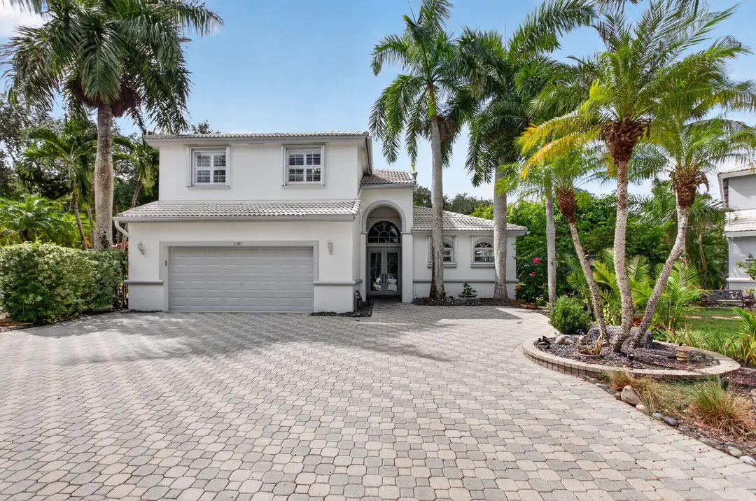 11371 SEA GRASS CIRCLE