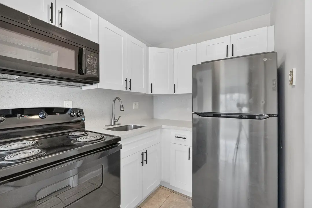 151 SE 6TH Avenue 16, Pompano Beach, FL 33060