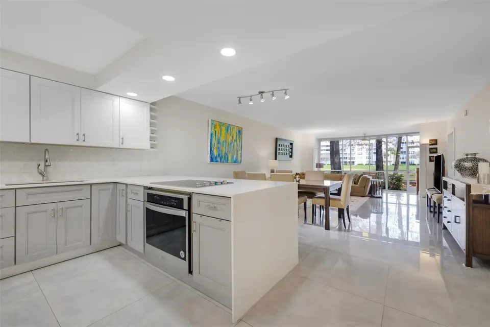4011 N CYPRESS Drive 101, Pompano Beach, FL 33069