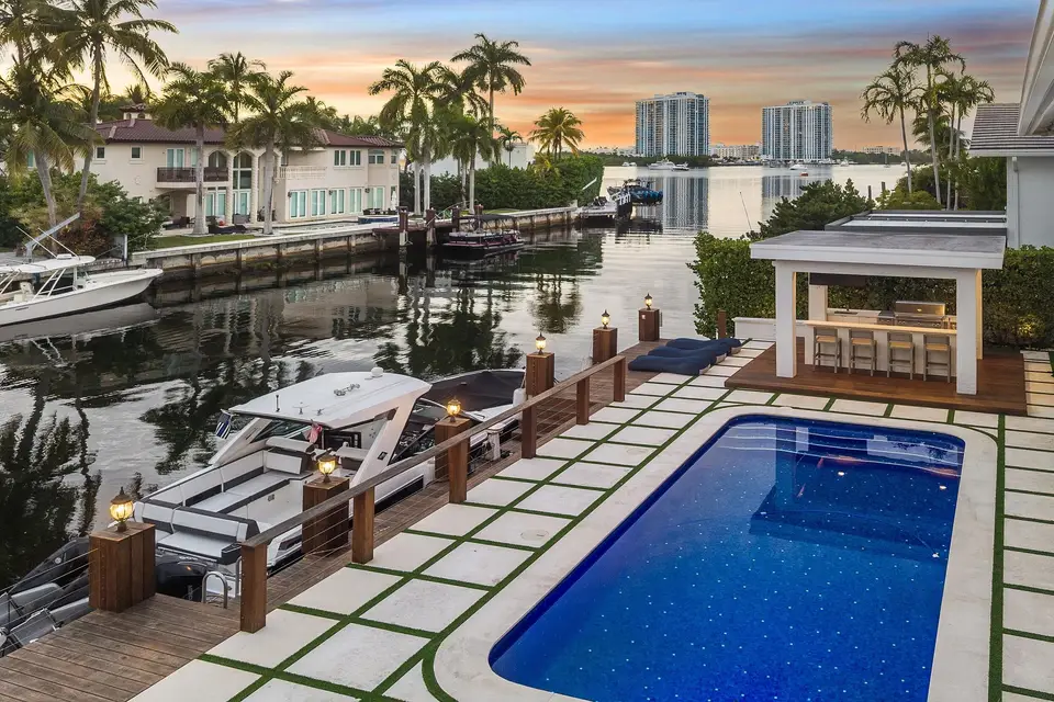 16430 NE 30th Avenue, North Miami Beach, FL 33160