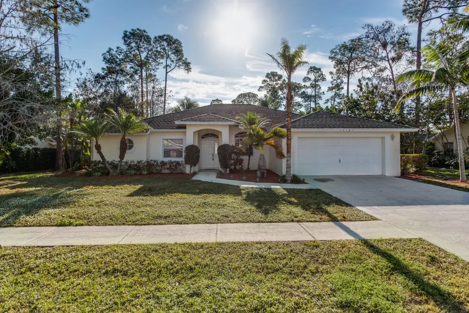 14185 Greentree Drive, Wellington, FL 33414