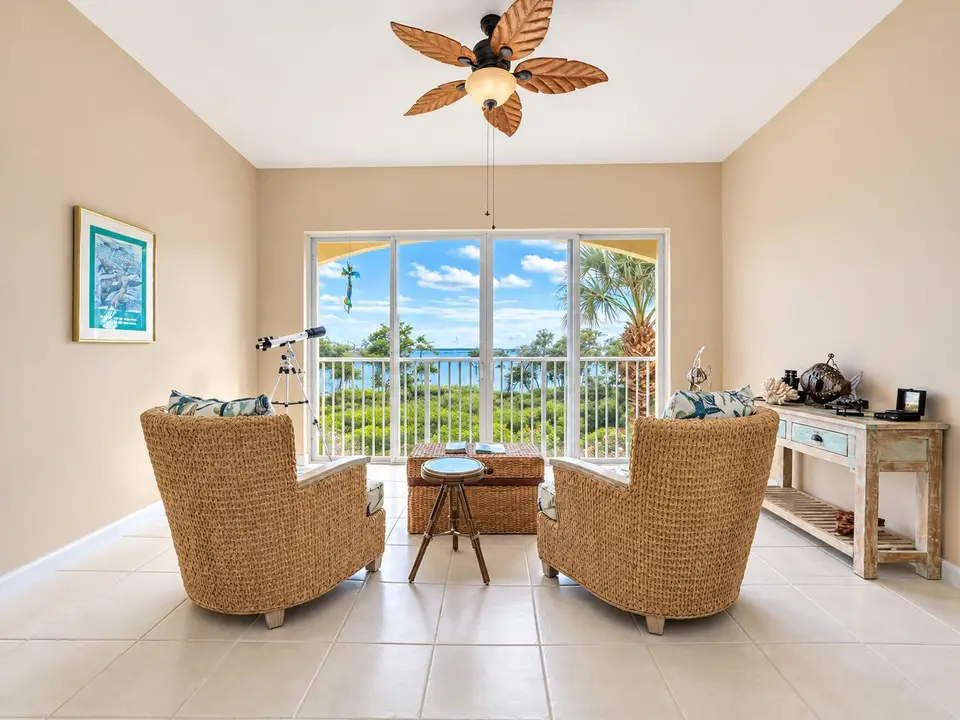 23 HARBOUR ISLE Drive W 203, Fort Pierce, FL 34949