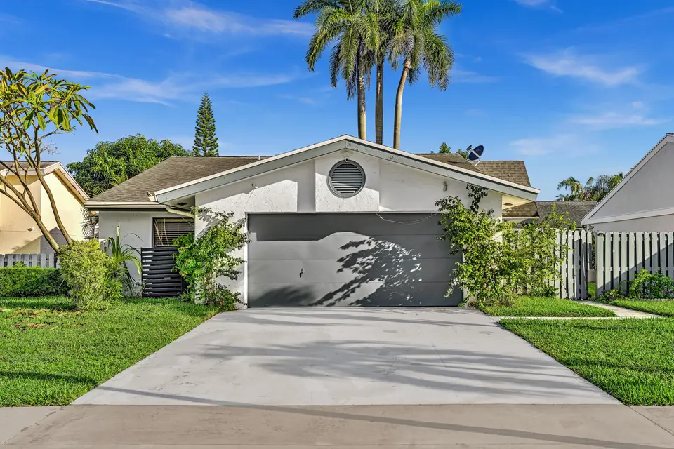 82 BAYTREE Circle, Boynton Beach, FL 33436