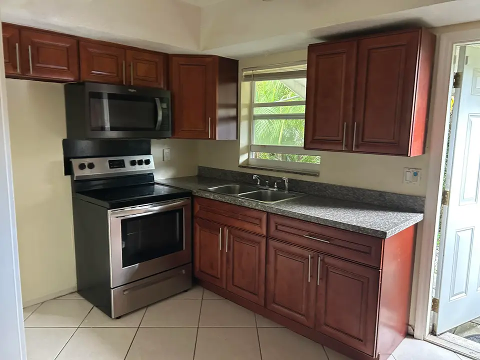 4331 NW 20TH Avenue NW B, Oakland Park, FL 33309