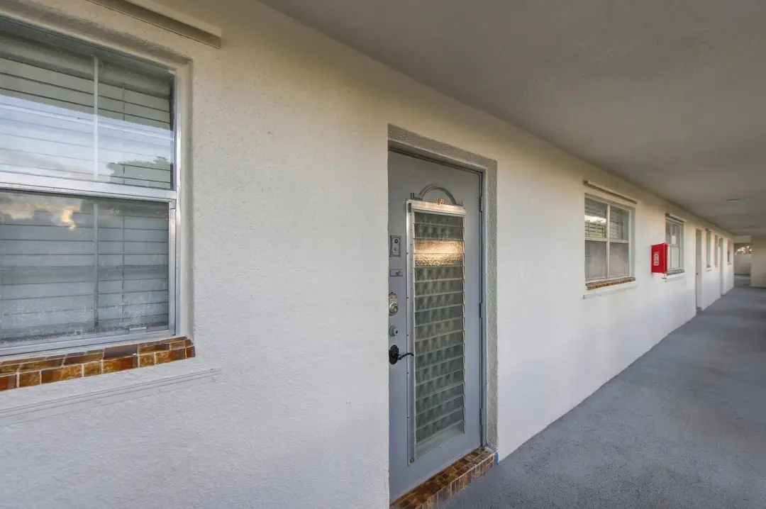 8285 Sunrise Lakes Boulevard 102, Sunrise, FL 33322