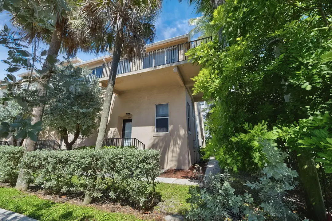 840 SE 20TH Avenue, Deerfield Beach, FL 33441