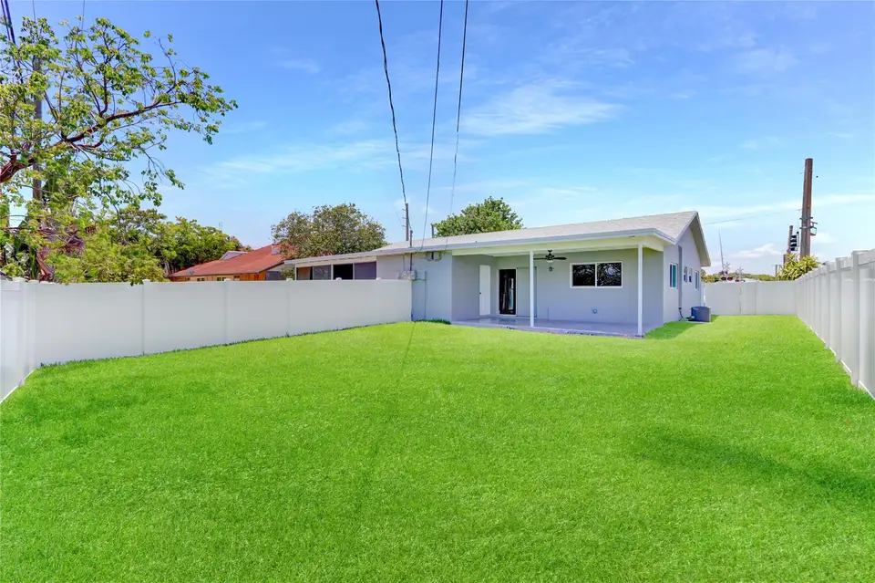 2822 N Dixie Highway, Boca Raton, FL 33431