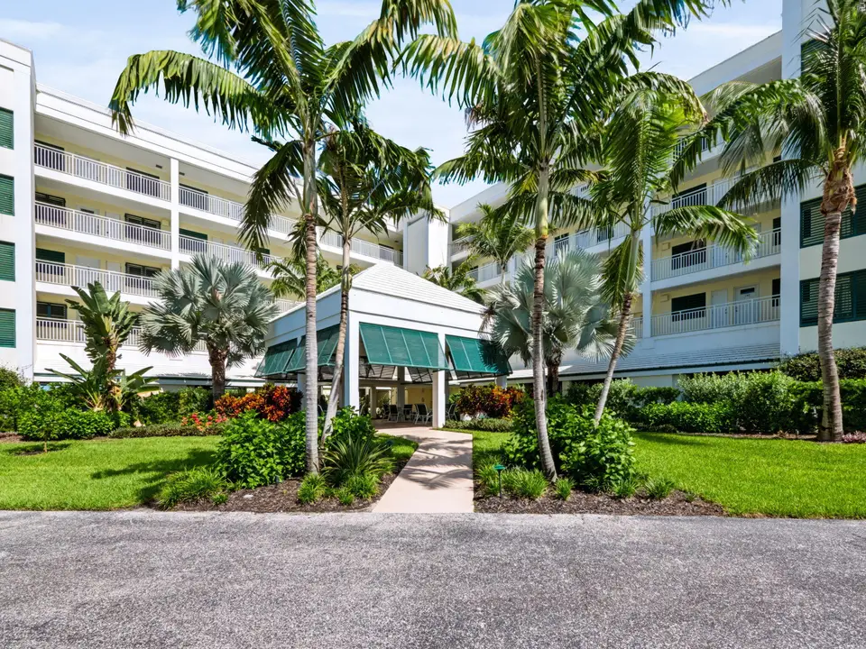 529 NE Plantation Road 105, Stuart, FL 34996