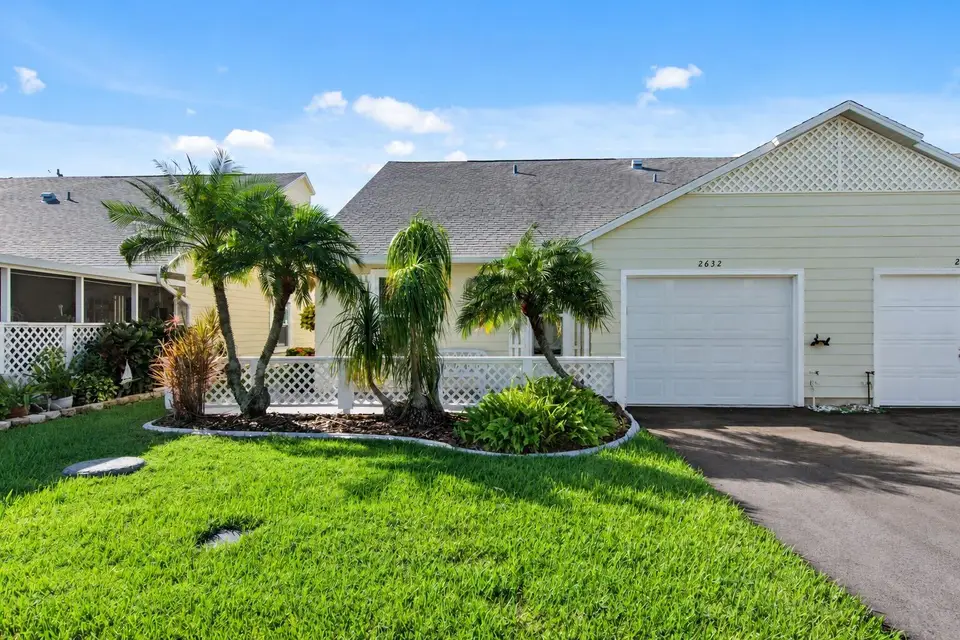 2632 SE TROPICAL EAST Circle, Port St. Lucie, FL 34952