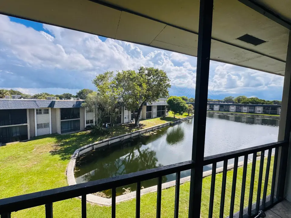 8020 N COLONY Circle N 302, Tamarac, FL 33321