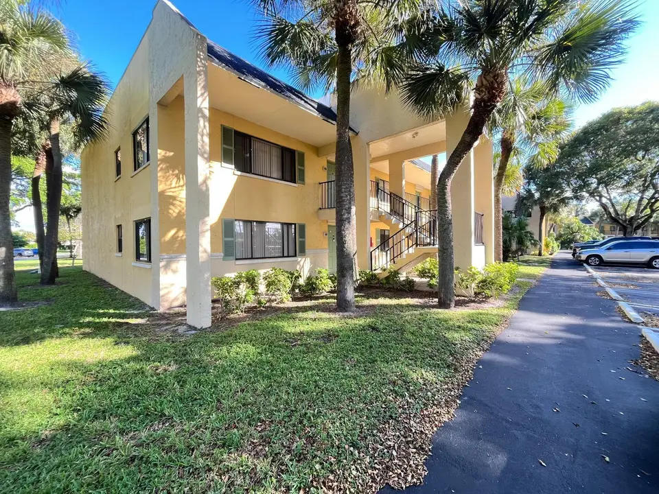 118 Meadows Circle, Boynton Beach, FL 33436