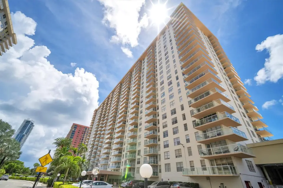 230 174th Street 814, Sunny Isles Beach, FL 33160