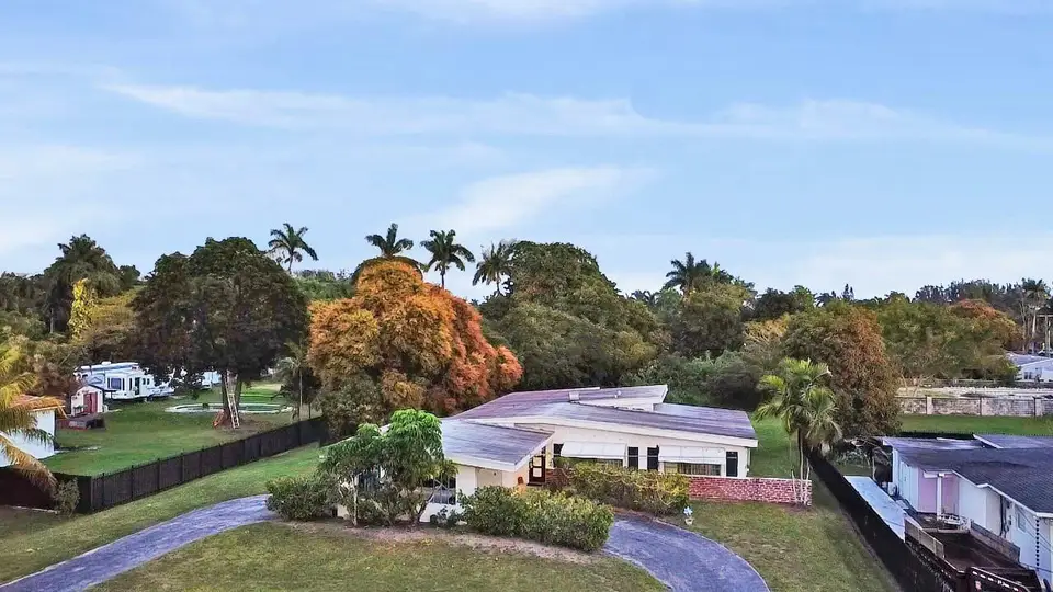 13945 N Miami Avenue, Miami, FL 33168