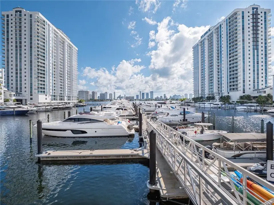 17111 Biscayne Boulevard 2105 + 1 BOAT SLIP 100 ft, North Miami Beach, FL 33160