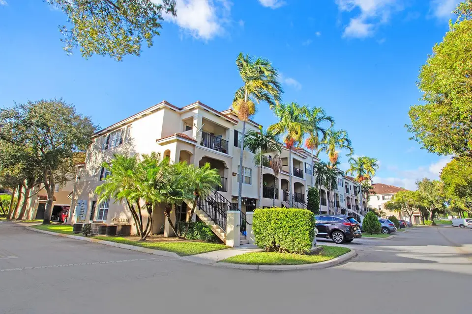 5860 W Sample Road 204, Coral Springs, FL 33067