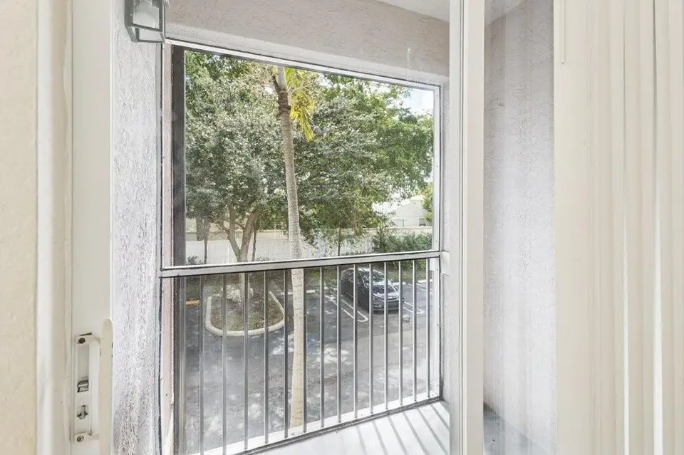 6384 W Sample Road W 6384, Coral Springs, FL 33067