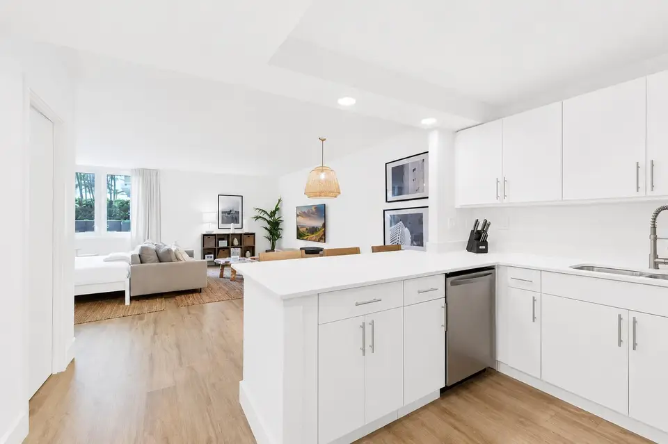 2301 Collins Avenue 323, Miami Beach, FL 33139