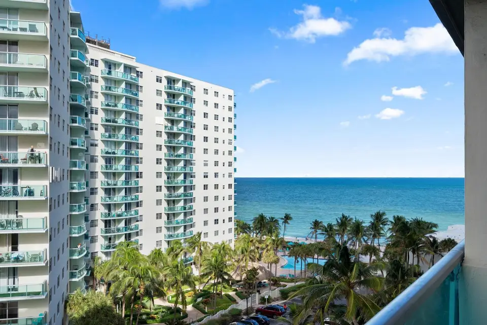 4001 S Ocean Drive 8E, Hollywood, FL 33019