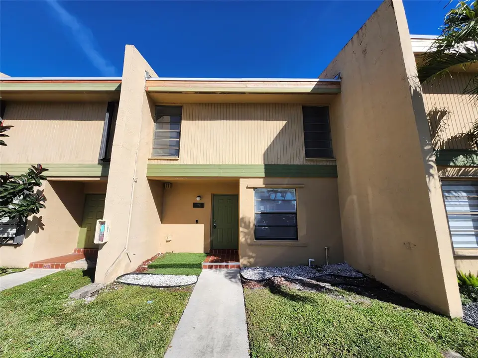 9421 NW 15th Street 234, Pembroke Pines, FL 33024