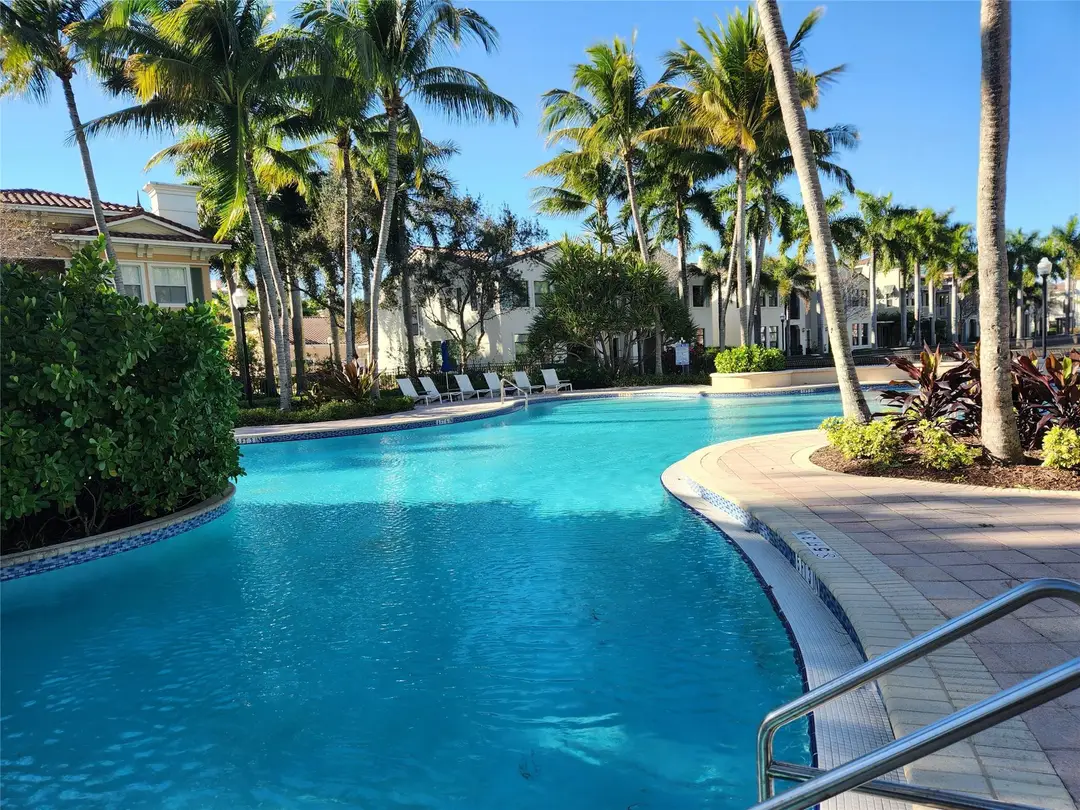 Spectacular pool, it is one of the three