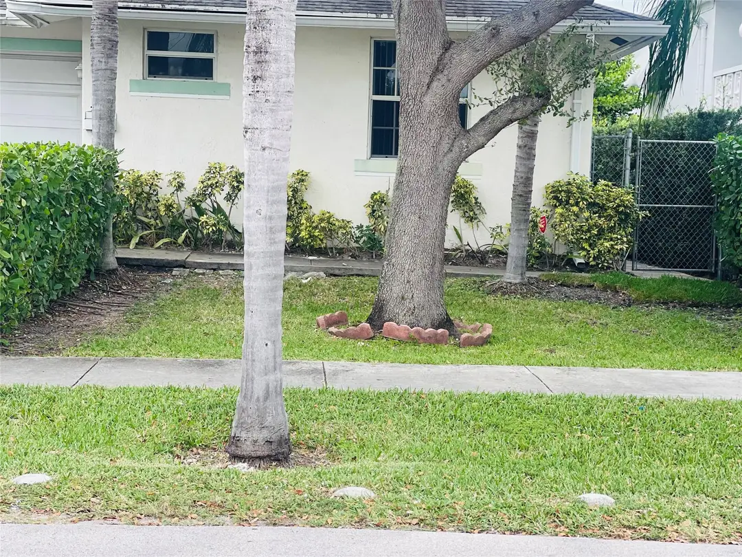 717 NE 4th Street, Hallandale Beach, FL 33009