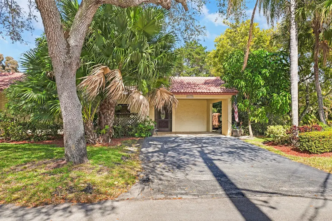 16131 Laurel Drive 33, Weston, FL 33326