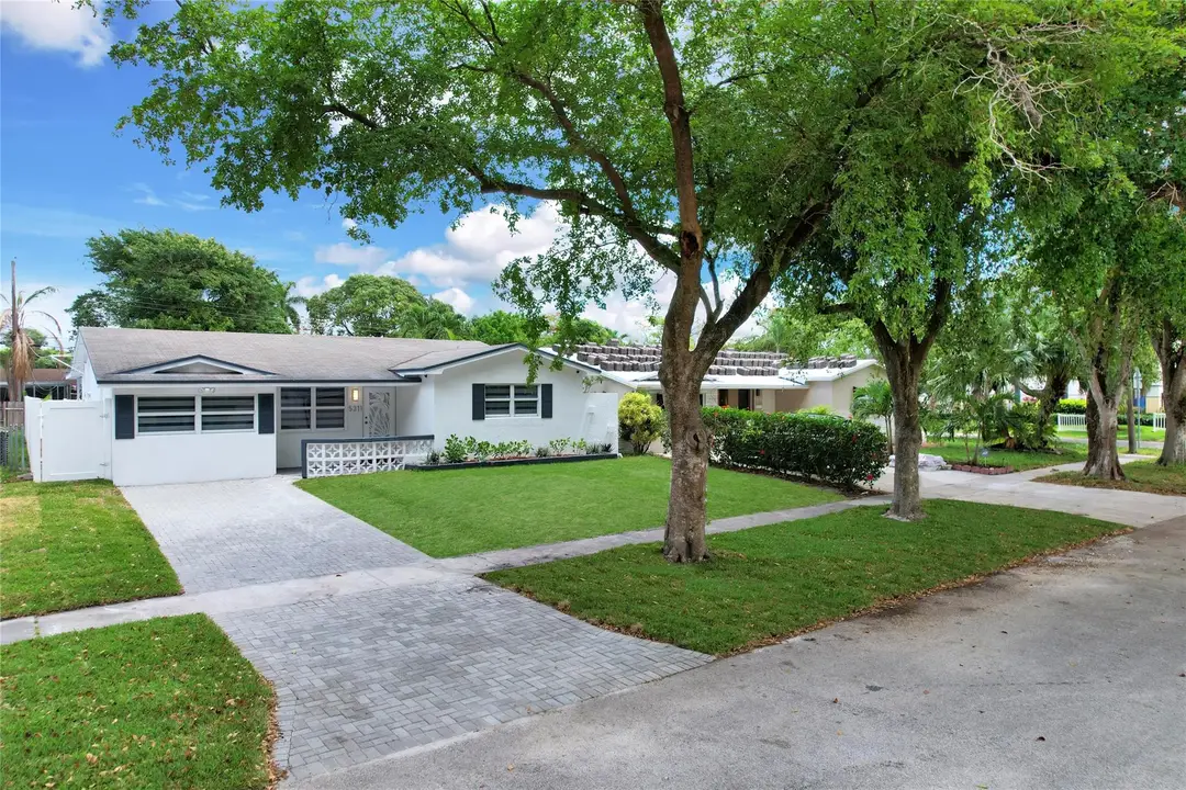 5311 Pierce Street, Hollywood, FL 33021