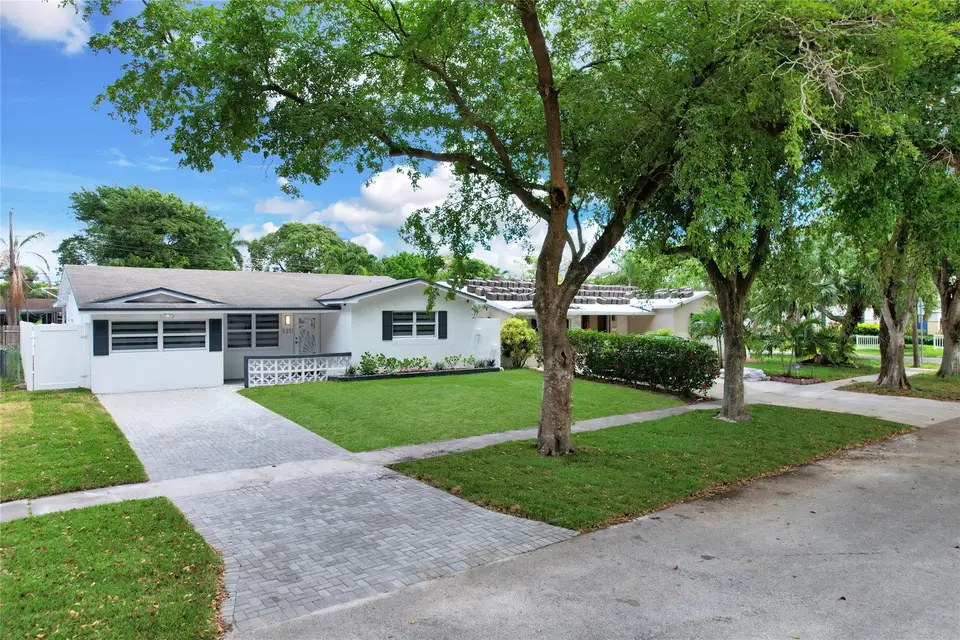 5311 Pierce Street, Hollywood, FL 33021