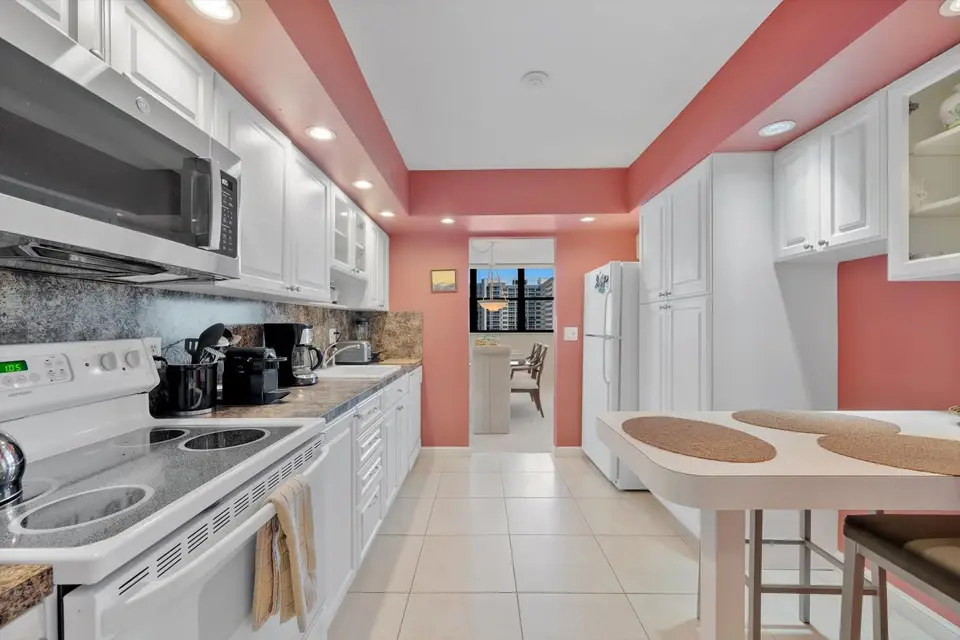 2017 S Ocean Drive Ph1, Hallandale Beach, FL 33009