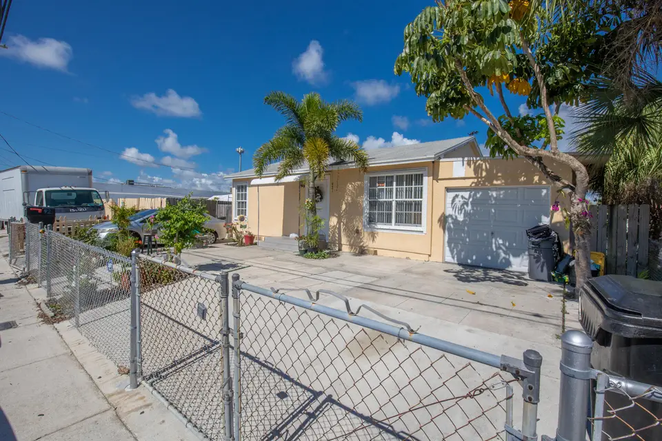 922 S Dixie Street, Lake Worth Beach, FL 33460
